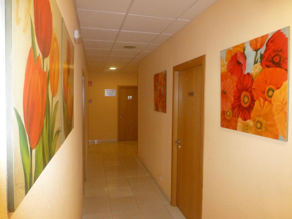 Hostal El Val Alcala de Henares Bagian luar foto