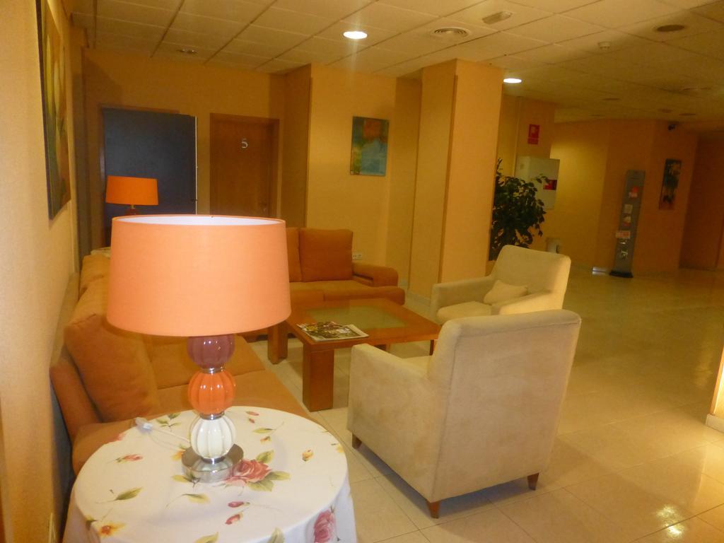 Hostal El Val Alcala de Henares Bagian luar foto