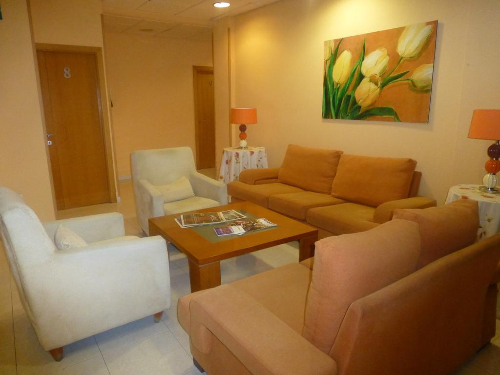 Hostal El Val Alcala de Henares Bagian luar foto