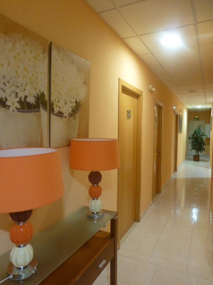 Hostal El Val Alcala de Henares Bagian luar foto