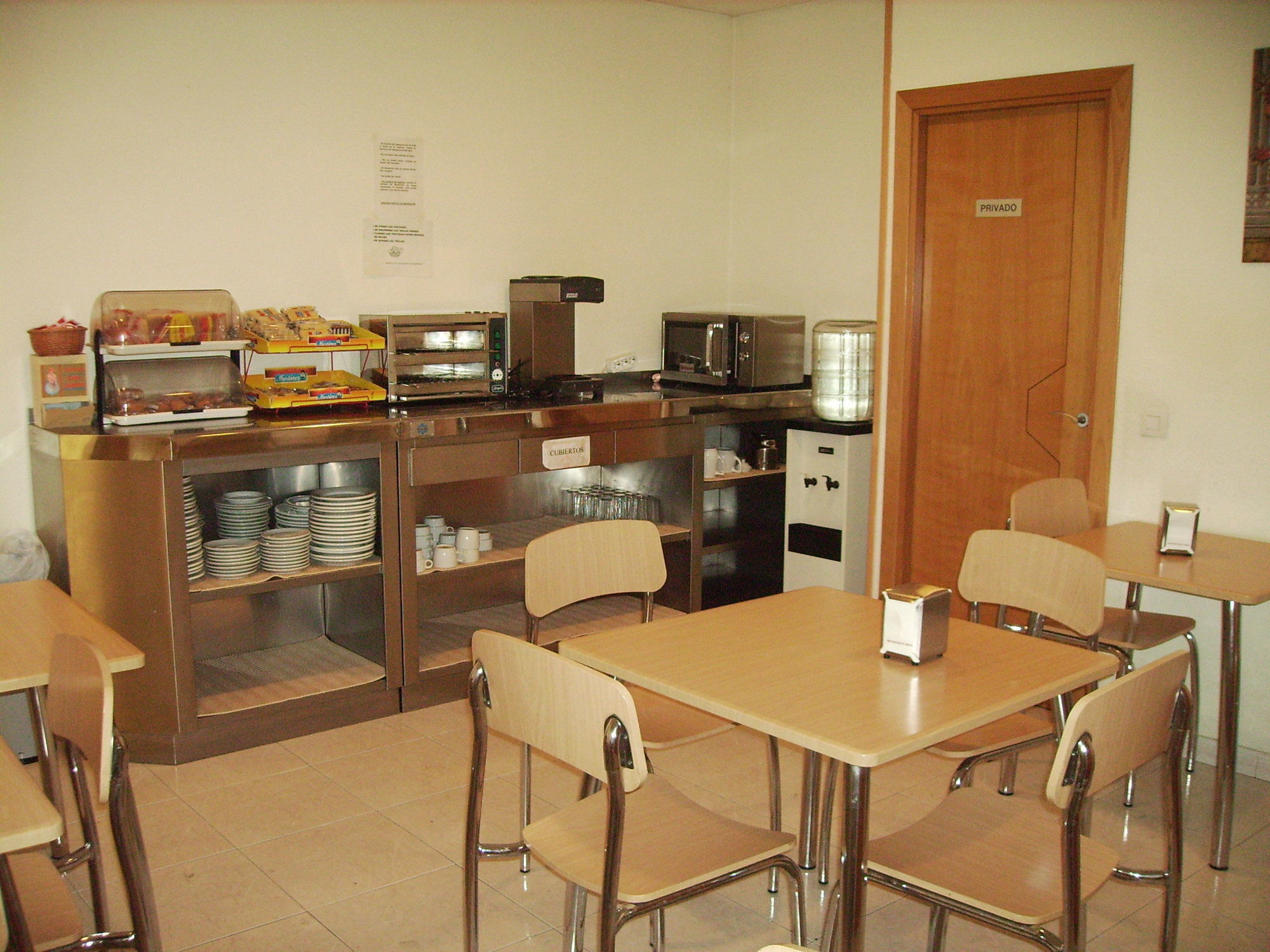 Hostal El Val Alcala de Henares Restoran foto